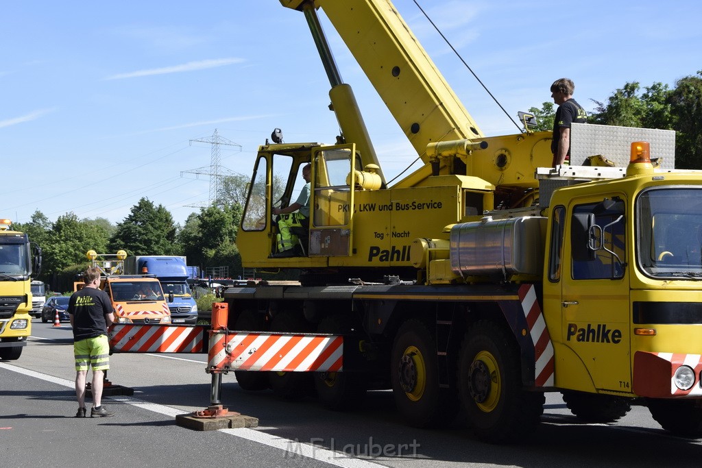 LKW in Boeschung A 3 Rich Frankfurt Hoehe Roesrath Lohmar P064.JPG - Miklos Laubert